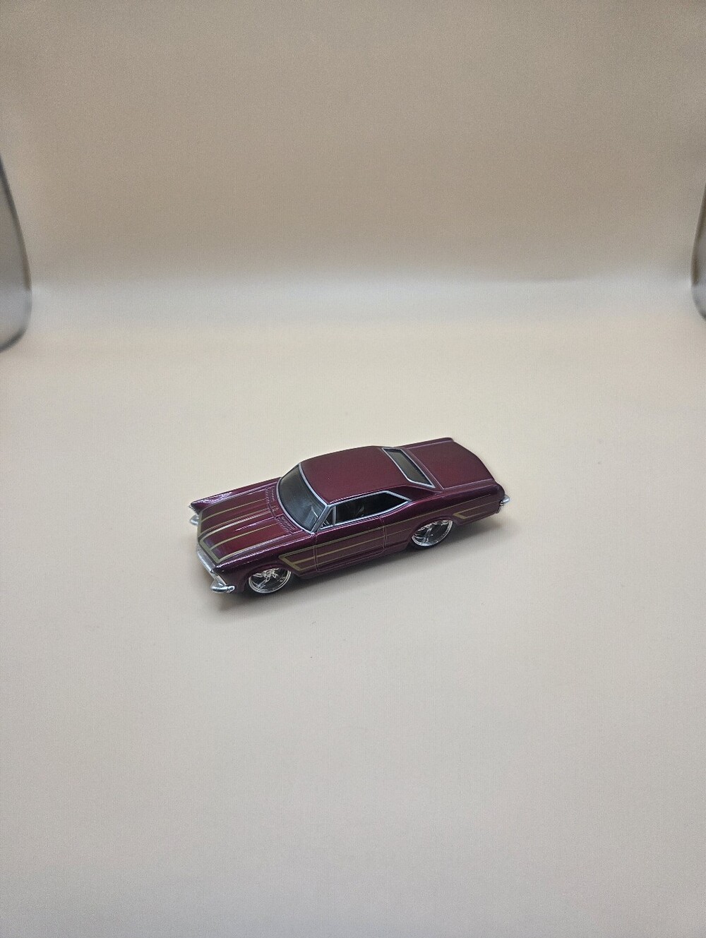 Hot Wheels '65 Buick Riviera 1:50